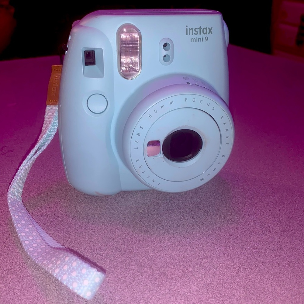 Instax mini 9 fujifilm 60mm focus range 0.6 m ~ ♾️ instant camera